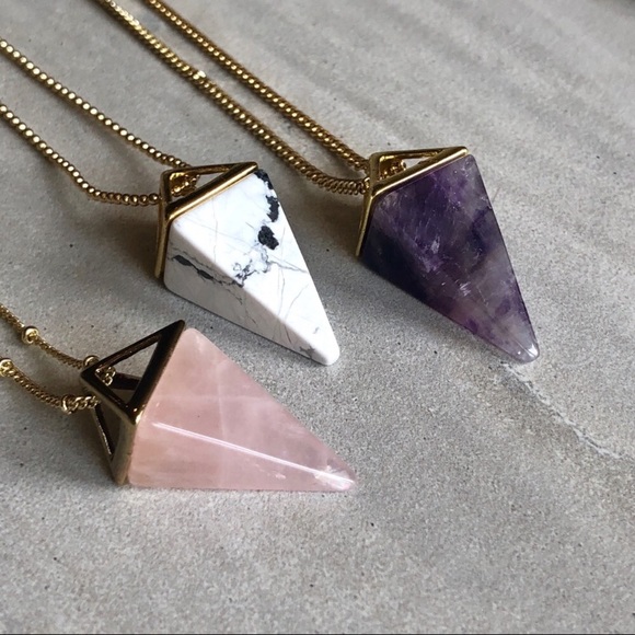 ❗️LAST❗️Quartz Crystal Pyramid Necklace - Picture 4 of 8
